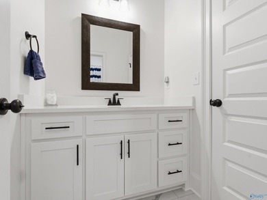 Amazing custom brick 4 bed home in Guntersville City school - photo 38