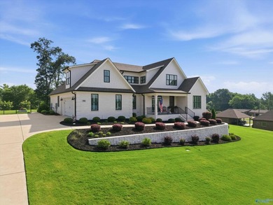 Amazing custom brick 4 bed home in Guntersville City school - photo 46