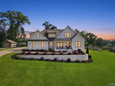 Amazing custom brick 4 bed home in Guntersville City school - photo 47
