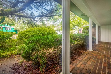 Come see this 2,175 sq ft home with a pool in Fort Walton Beach! - photo 4