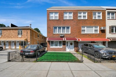 Income-Producing opportunity in Throggs Neck - Mother/Daughter - photo 1