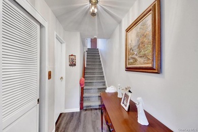 Income-Producing opportunity in Throggs Neck - Mother/Daughter - photo 2