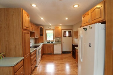 Move-in ready side-by-side townhome featuring 1 bedroom, 2 - photo 6