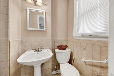 Income-Producing opportunity in Throggs Neck - Mother/Daughter - photo 9