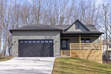 Apple Valley Lake Home For Sale in Howard Ohio