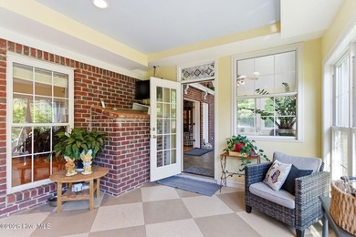 Welcome to 410 Whitebridge Road in Hampstead -- a custom-built - photo 12