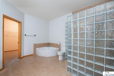 Welcome to this beautiful 3 bedroom, 2 bathroom patio home - photo 17