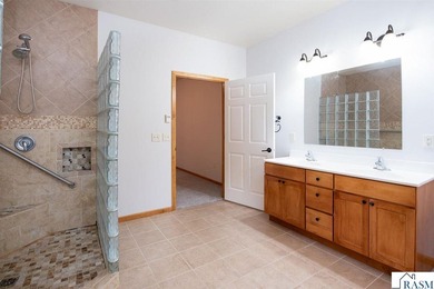 Welcome to this beautiful 3 bedroom, 2 bathroom patio home - photo 18