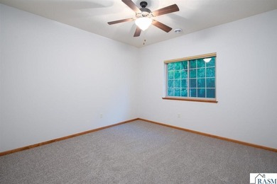 Welcome to this beautiful 3 bedroom, 2 bathroom patio home - photo 19
