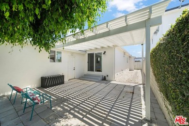 Welcome to 3037 Pacific Avenue, a design-forward Mid-Century - photo 22
