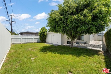 Welcome to 3037 Pacific Avenue, a design-forward Mid-Century - photo 23