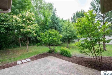 Welcome to this beautiful 3 bedroom, 2 bathroom patio home - photo 23