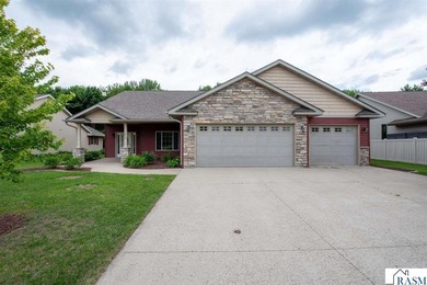 Welcome to this beautiful 3 bedroom, 2 bathroom patio home - photo 26