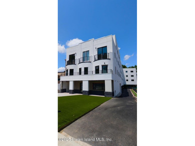 (private lake, pond, coastal) Condo For Sale in Staten Island New York