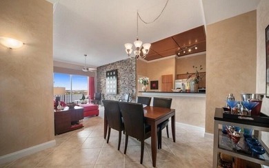 Gorgeous, Lower Penthouse condo in the charming Montecito in - photo 7