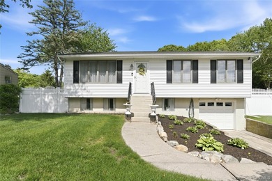 This pristine raised ranch may be just what you're loooking for! - photo 3