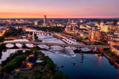 Move-in ready and beautifully updated, this River Towers condo - photo 4