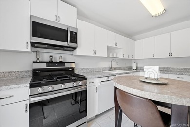 This pristine raised ranch may be just what you're loooking for! - photo 10