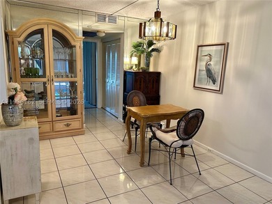 1 bedroom 1.5 bathroom updated 2nd floor condo in Century - photo 2