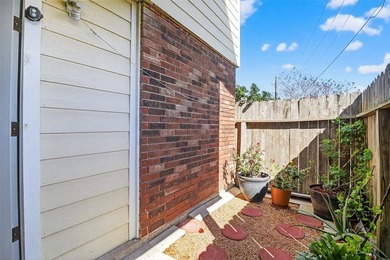Pretty end unit offering extra privacy. Overlooks the old - photo 28