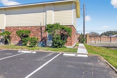 Pretty end unit offering extra privacy. Overlooks the old - photo 30