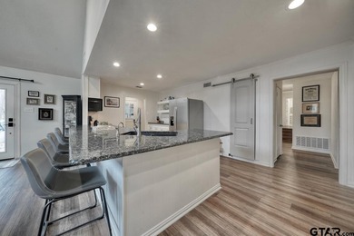 Big on space, big on style-this Hideaway gem delivers - photo 10