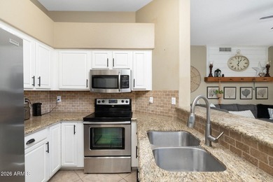 Sophisticated living in the GATED, Arrowhead Enclave community! - photo 11