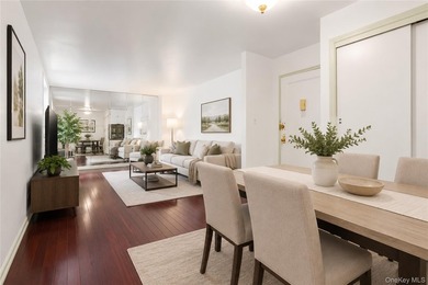 Beautifully renovated top-floor one-bedroom co-op in the heart - photo 1