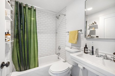 ELEGANTLY RENOVATED, PRE-WAR GREEK REVIVAL CHARM. A MULTI-FAM - photo 13