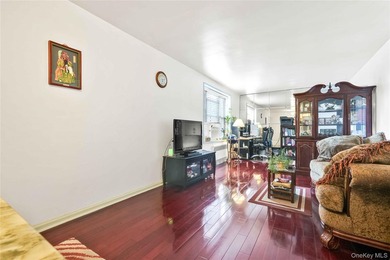 Beautifully renovated top-floor one-bedroom co-op in the heart - photo 6