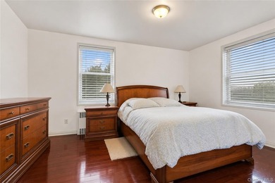 Beautifully renovated top-floor one-bedroom co-op in the heart - photo 9