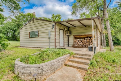 Adorable log cabin on beautiful Lake Winnsboro nestled in a - photo 10