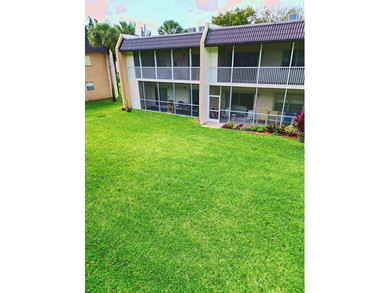 Beautiful corner-unit condo located in the desirable 55+ - photo 4