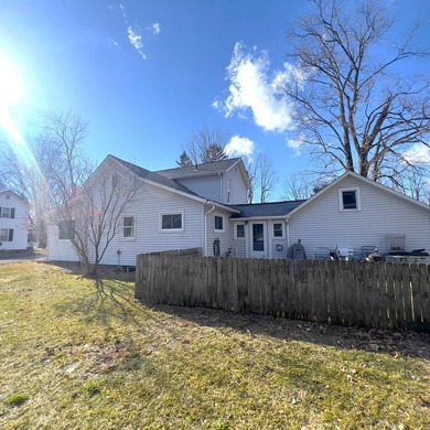 Charming 2-story home offering 3 bedrooms and 2 bathrooms, (one - photo 4