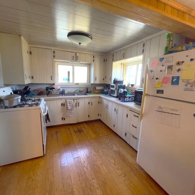 Charming 2-story home offering 3 bedrooms and 2 bathrooms, (one - photo 6
