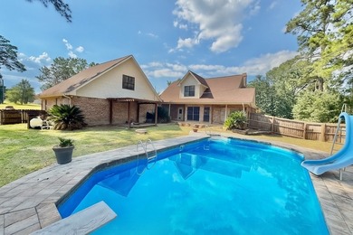 Stunning 3BR/2.5BA Two-Story Home in Hemphill, TX Prime Location - photo 3