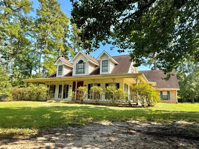 Stunning 3BR/2.5BA Two-Story Home in Hemphill, TX Prime Location - photo 6
