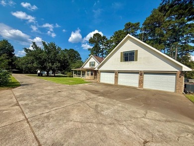 Stunning 3BR/2.5BA Two-Story Home in Hemphill, TX Prime Location - photo 9