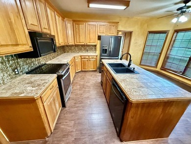 Stunning 3BR/2.5BA Two-Story Home in Hemphill, TX Prime Location - photo 10