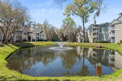 Enjoy easy Bluffton living in this 2BR/2BA condo located in the - photo 1