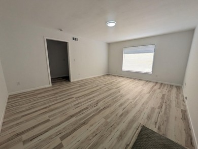 Spacious singlefamily residence plus commercial warehouse on one - photo 17