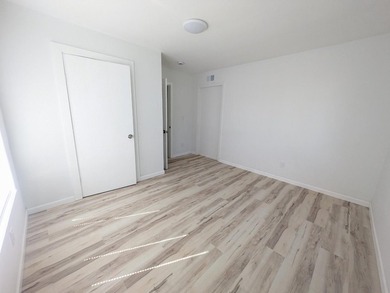 Spacious singlefamily residence plus commercial warehouse on one - photo 19