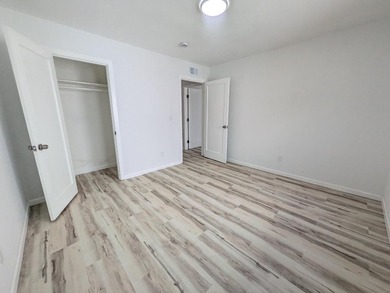 Spacious singlefamily residence plus commercial warehouse on one - photo 22