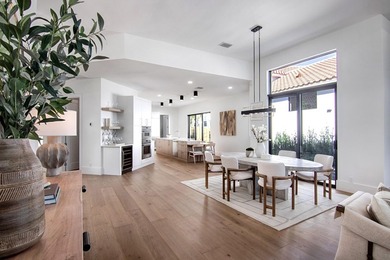 Elegant fully renovated 3 bedroom 3.5 bath single level home - photo 23