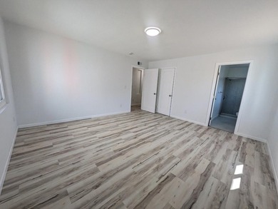 Spacious singlefamily residence plus commercial warehouse on one - photo 25