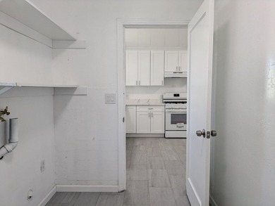 Spacious singlefamily residence plus commercial warehouse on one - photo 27