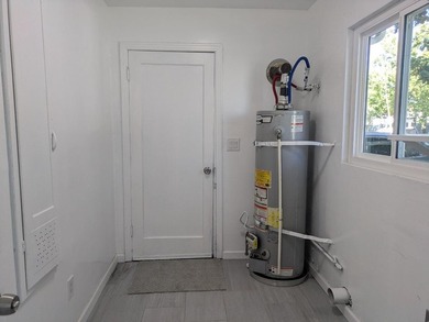 Spacious singlefamily residence plus commercial warehouse on one - photo 28