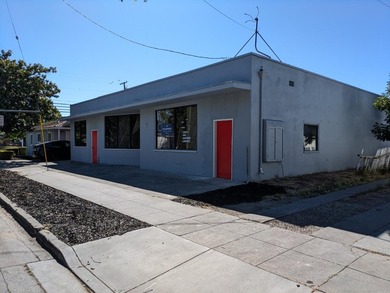 Spacious singlefamily residence plus commercial warehouse on one - photo 34