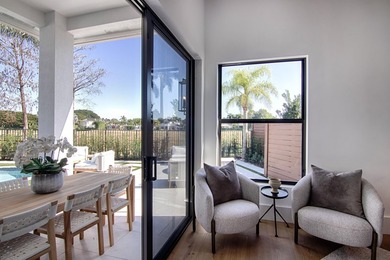 Elegant fully renovated 3 bedroom 3.5 bath single level home - photo 38