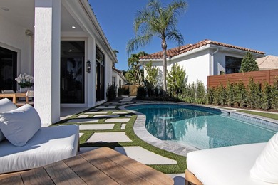 Elegant fully renovated 3 bedroom 3.5 bath single level home - photo 40